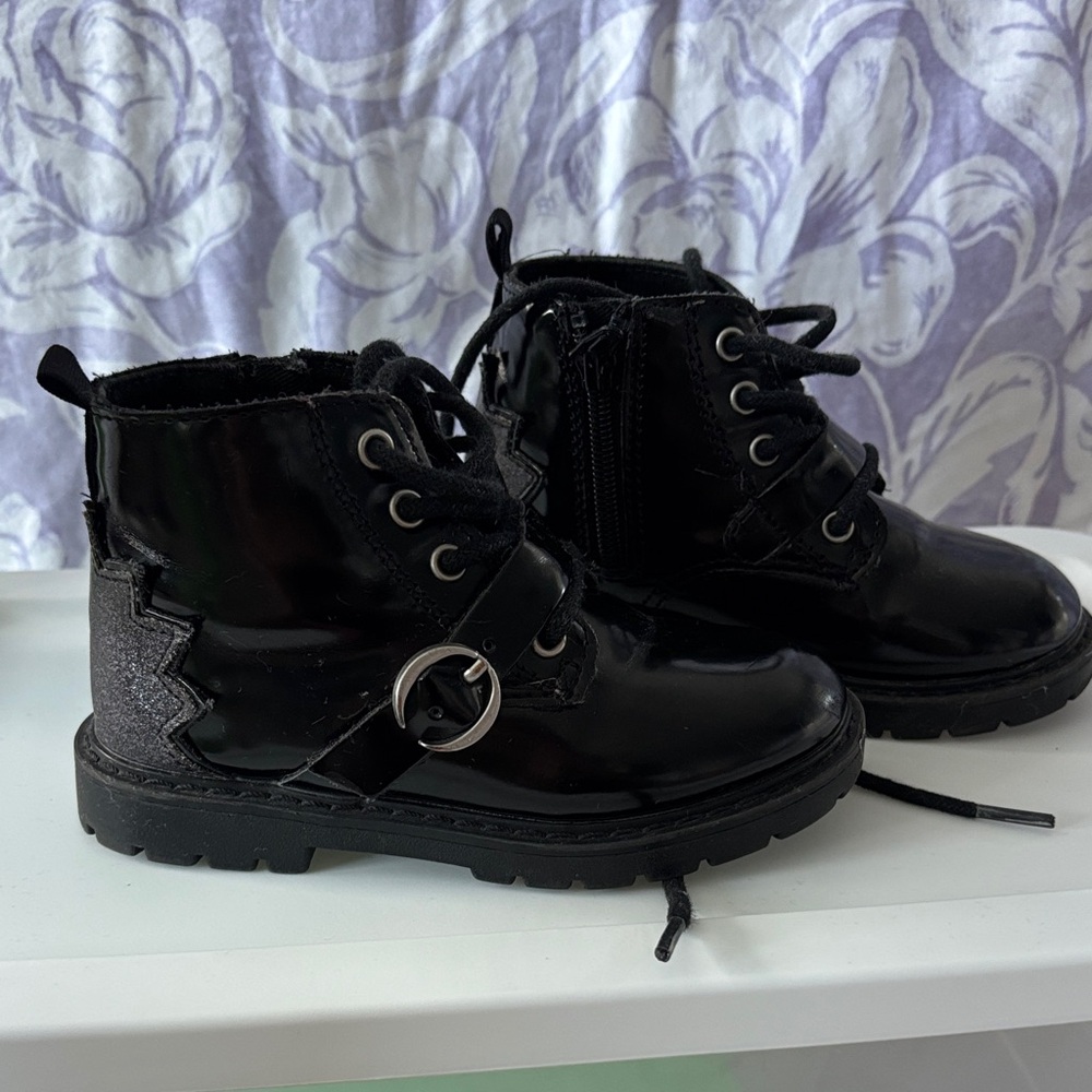Zara baby toddler Black Patent Leather Boots with Side Zipper size US 6